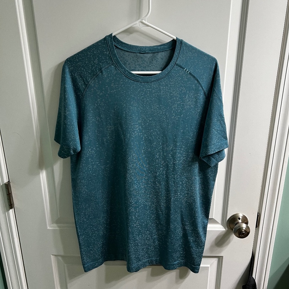 Lululemon Metal Vent TShirt - Medium